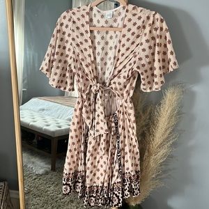 Floral boho-styled flowy mini dress with tie front